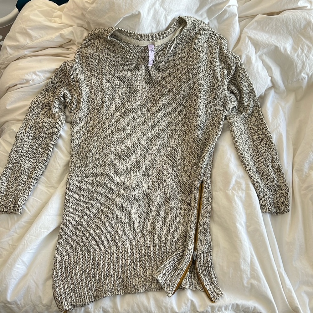 Cute sweater dress with side zipper detailing